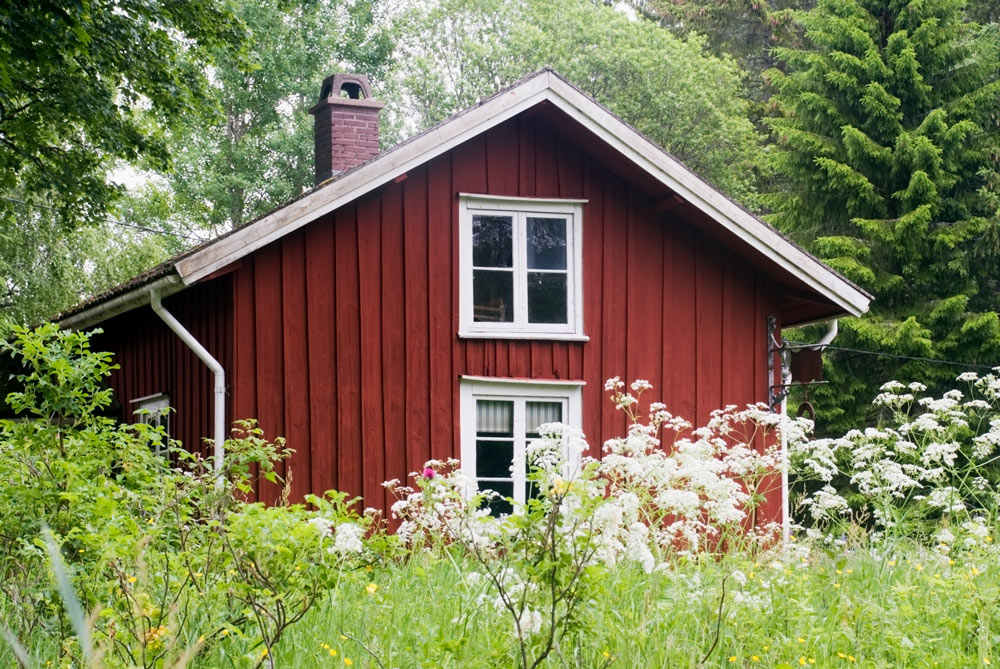 Ett rött torp i skogen